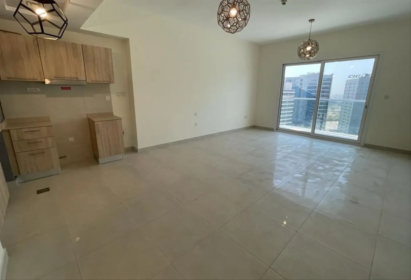 استودیو بیزنس بی B107 - تصویر 1